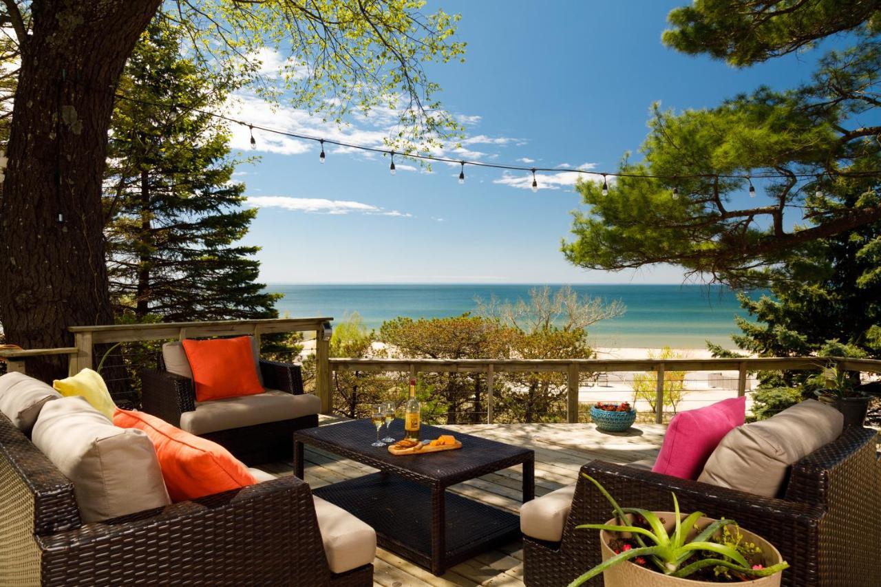 Looking Glass Beachfront Inn แกรนด์เฮเวน ภายนอก รูปภาพ