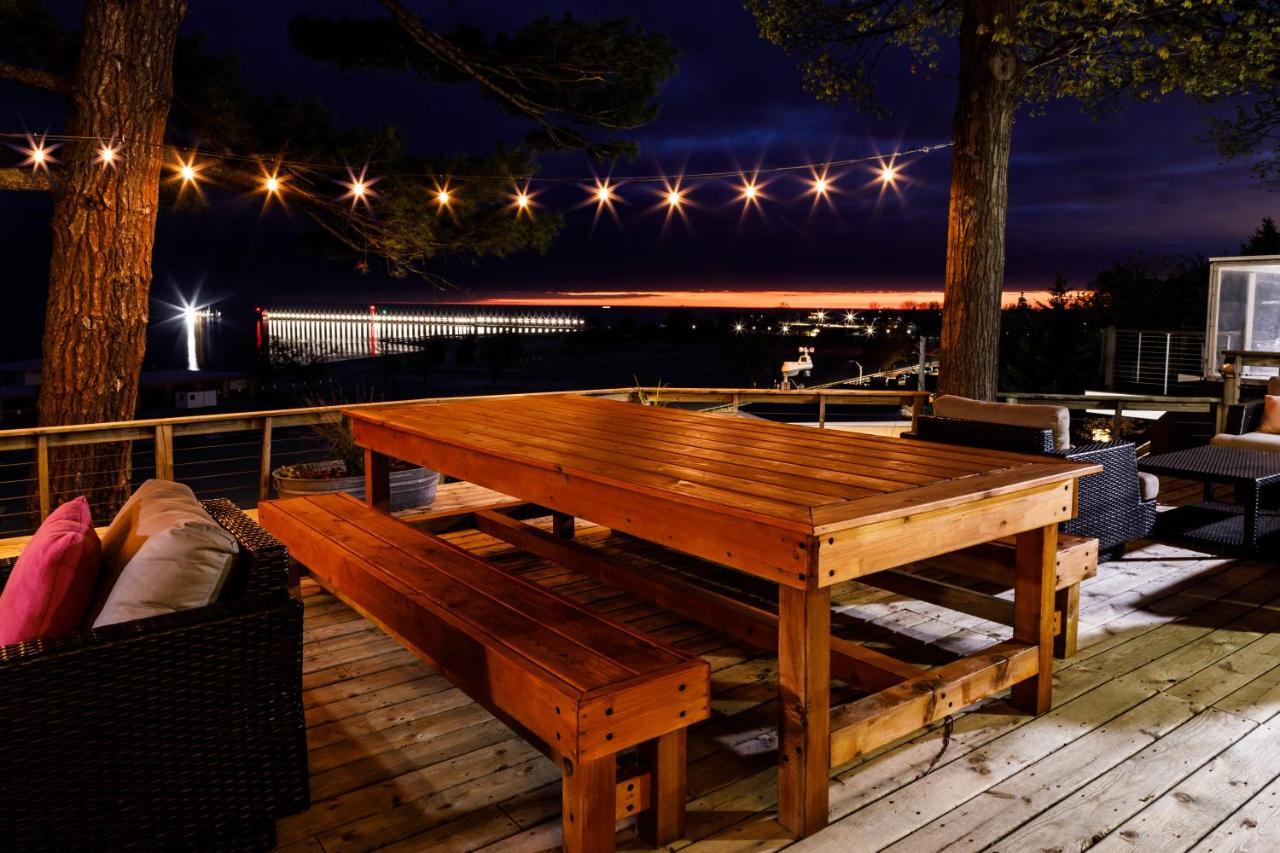 Looking Glass Beachfront Inn แกรนด์เฮเวน ภายนอก รูปภาพ