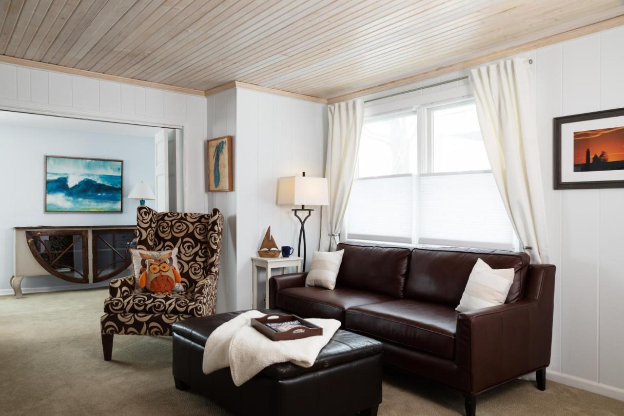 Looking Glass Beachfront Inn แกรนด์เฮเวน ภายนอก รูปภาพ