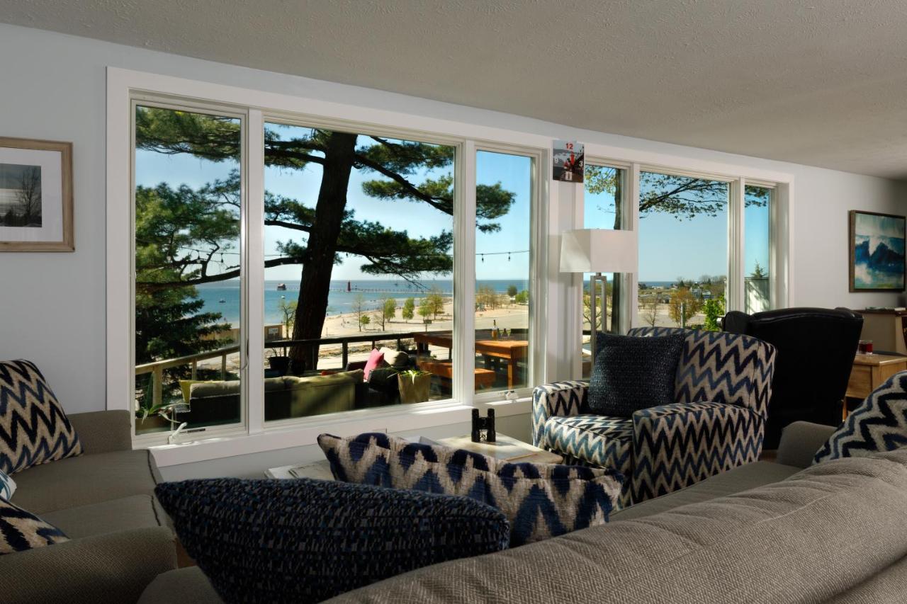 Looking Glass Beachfront Inn แกรนด์เฮเวน ภายนอก รูปภาพ