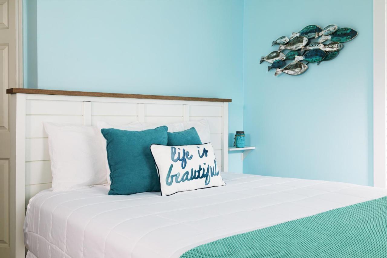 Looking Glass Beachfront Inn แกรนด์เฮเวน ภายนอก รูปภาพ