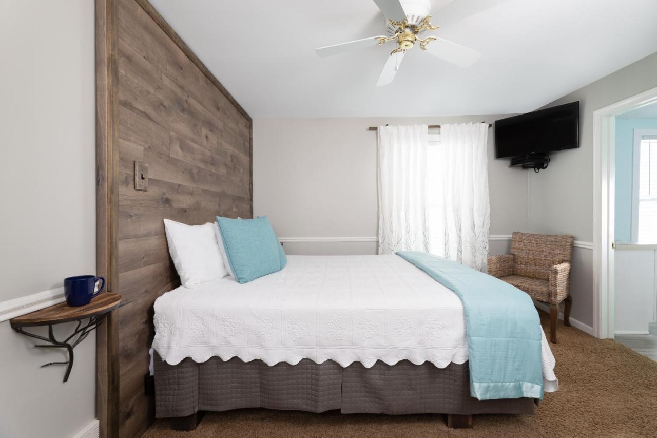 Looking Glass Beachfront Inn แกรนด์เฮเวน ภายนอก รูปภาพ
